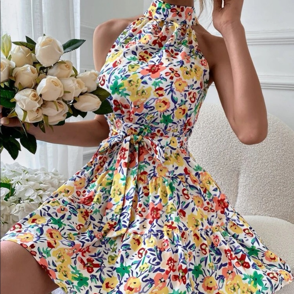🌺🌸NEW WITH BAG- SHEIN🌼 allover floral belted halter dress- size large (8/10)